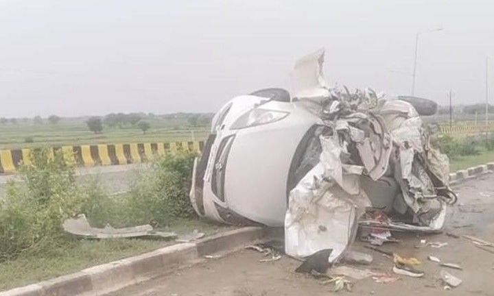 डबरा-ग्वालियर हाईवे पर डंपर ने कार को मारी जोरदार टक्कर, चालक की हालत गंभीर