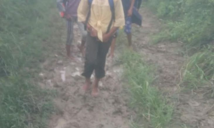गोहद के सुज्जे का पुरा में बदहाल हुआ 500 मीटर रास्ता, दलदल बने मार्ग से स्कूल जाने को मजबूर हैं नौनिहाल