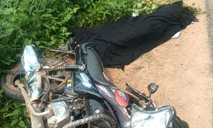 दतिया में तेज रफ्तार आयशर ट्रक की टक्कर से बाइक सवार युवक की दर्दनाक मौत