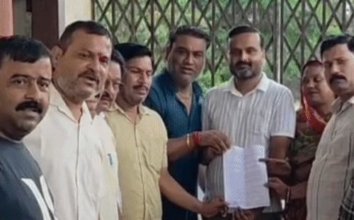 दतिया नगर पालिका में विशेष बैठक की उठी मांग, पार्षदों ने सीएमओ को सौंपा ज्ञापन