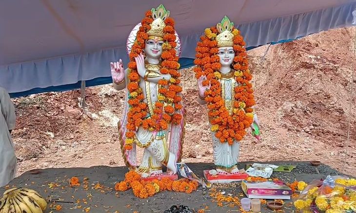 शिवपुरी के पिछोर में रातोंरात प्रकट हुई राधा-कृष्ण की प्रतिमा, उमड़े श्रद्धालु