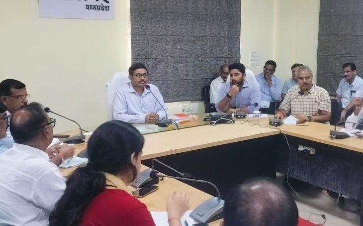 ग्वालियर में जनसमस्याएं लंबित रखने पर अफसरों पर गिरेगी गाज, निगमायुक्त ने दिए सख्त निर्देश