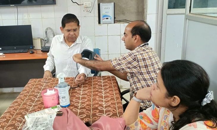 अंबाह सिविल कोर्ट में लगा चिकित्सा शिविर, सौ से ज्यादा वकीलों और जजों की हुई स्वास्थ्य जांच