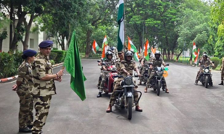 विजयपुर में सीआईएसएफ ने निकाली तिरंगा बाइक रैली, गूंजे देशभक्ति के नारे