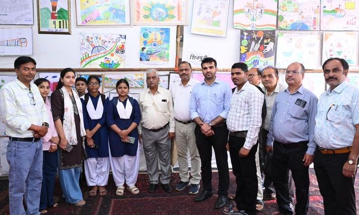शिवपुरी में 25 जिलों के अधिकारियों ने आजीविका मिशन और गारमेंट यूनिट का किया अध्ययन