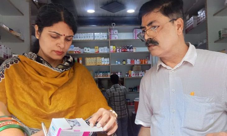 भिंड में मेडिकल स्टोर्स पर प्रशासन की औचक कार्रवाई, छह दुकानों से लिए गए सैंपल