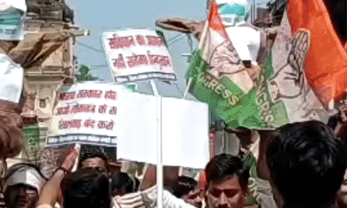 दतिया में मुख्य चुनाव आयुक्त के विरोध में कांग्रेस का उग्र प्रदर्शन, निकाला गया जुलूस
