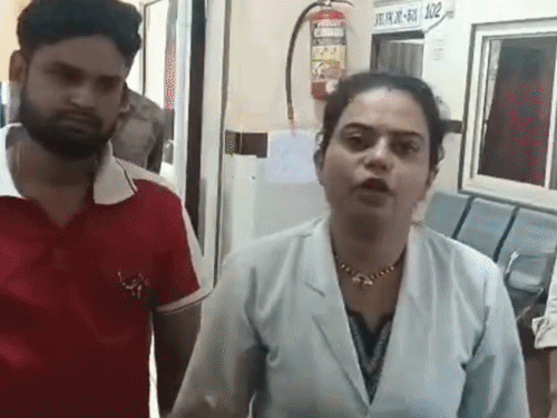 शिवपुरी जिला अस्पताल में हंगामा: मरीज के पिता और नर्स के बीच तीखी झड़प, मोबाइल छीनने का आरोप