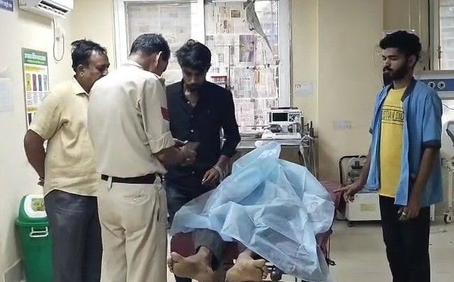 गुना में दर्दनाक हादसा: मवेशियों के लिए भूसा निकालते समय कोबरा के डसने से किसान की मौत