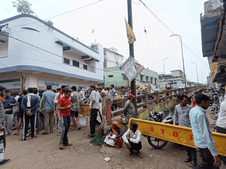 अशोकनगर में समय पर नहीं खुली राशन दुकान, गुस्साए लोगों ने किया चक्काजाम