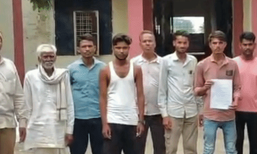 शिवपुरी के तिलातिली गांव में राशन वितरण को लेकर ग्रामीणों का हंगामा, सेल्समैन पर लगे धांधली के गंभीर आरोप