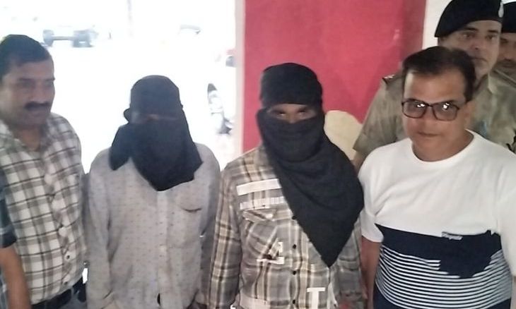 गुना डकैती कांड का खुलासा: पुलिस अधीक्षक की खास रणनीति से खेत में गाड़े गए डेढ़ करोड़ के जेवर बरामद, दो गिरफ्तार