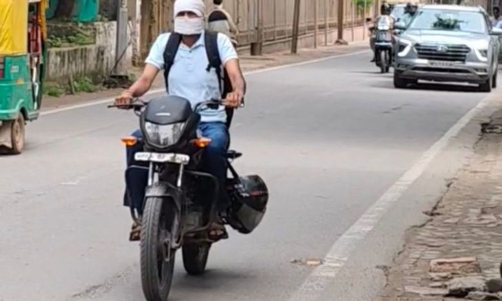 ग्वालियर में उमस भरी गर्मी से लोग बेहाल, आसमान में छाए बादलों के बरसने का इंतजार