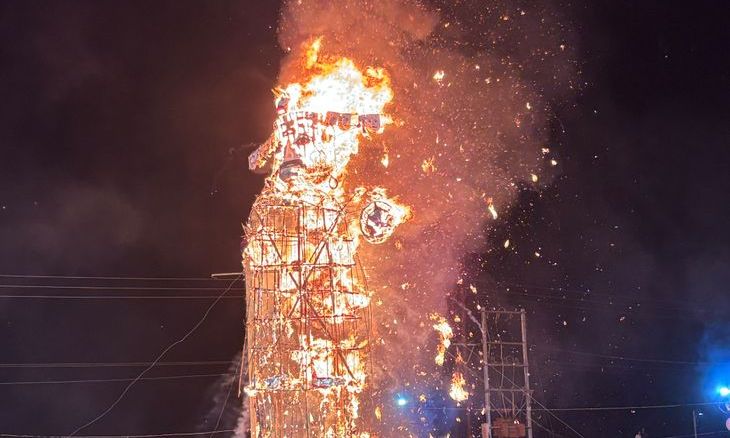 अशोकनगर में धूमधाम से हुआ विजयादशमी पर्व का आयोजन, 53 फीट ऊंचे रावण का हुआ दहन