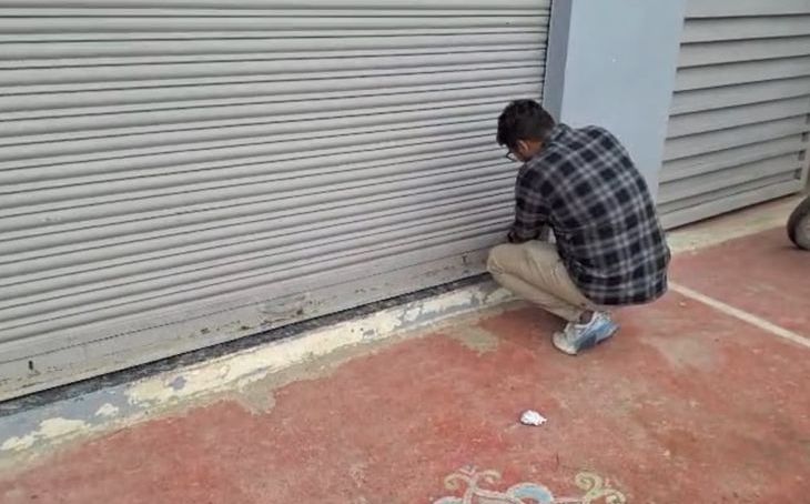 डबरा में मकान से हो रही थी अवैध खाद-कीटनाशक की बिक्री, कृषि विभाग ने मारा छापा और की सीलिंग कार्रवाई