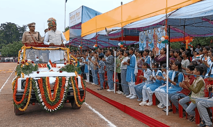 दतिया में हर्षोल्लास के साथ मनाया गया 80वां स्वतंत्रता दिवस, मंत्री कुशवाह ने किया ध्वजारोहण