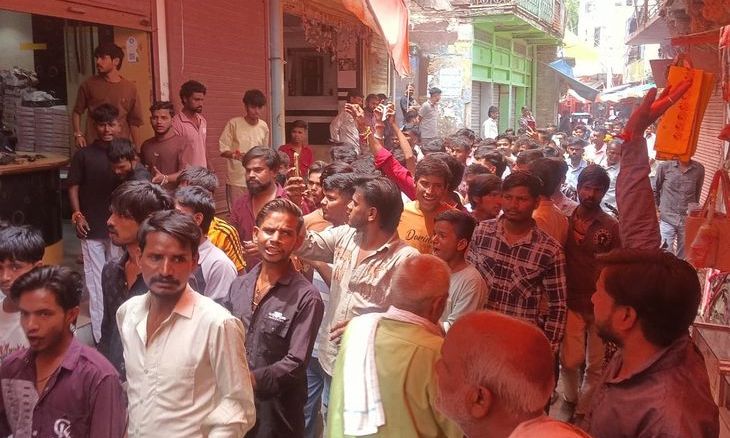 बड़ौदा में तलवार हमले के खिलाफ आक्रोश: बाजार बंद कराकर आरोपी पर कड़ी कार्रवाई की मांग