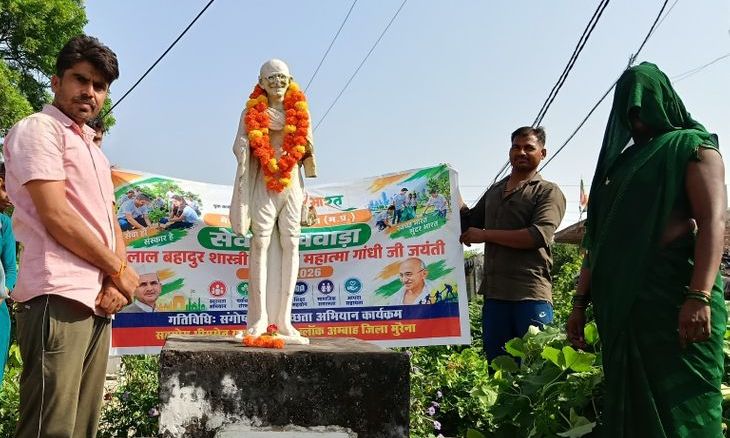 थरा में गांधी जयंती पर सेवा पखवाड़ा: उप सरपंच ने की शुरुआत, युवाओं ने उठाया सफाई का जिम्मा