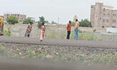 गुना में कांग्रेस पार्षद पर जानलेवा हमला: जमीनी विवाद में तलवार-लाठियों से वार, लूट का भी आरोप