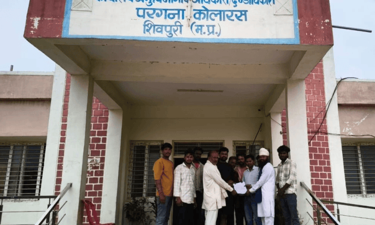 मोहरा गांव में दो माह से बिजली-पानी की किल्लत, ग्रामीणों ने सौंपा ज्ञापन