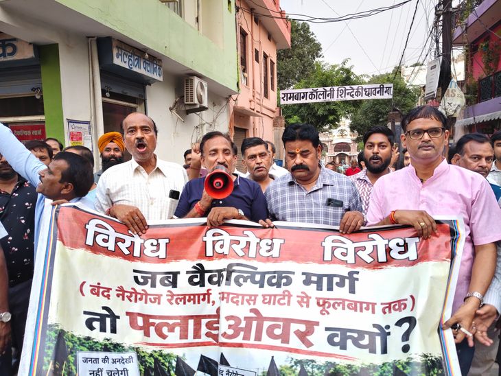 ग्वालियर में फ्लाईओवर निर्माण के खिलाफ फूटा गुस्सा, रहवासियों और व्यापारियों ने निकाली विरोध रैली