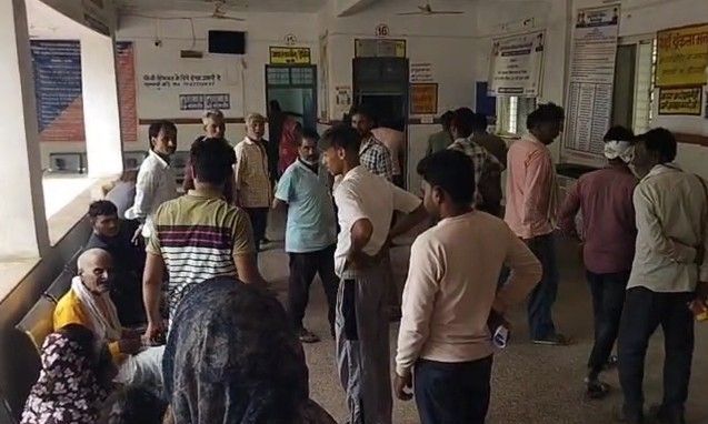 शिवपुरी के बैराड़ में आवारा कुत्तों का आतंक: एक दिन में 8 से ज्यादा लोग घायल, अस्पताल में नहीं मिले रेबीज इंजेक्शन