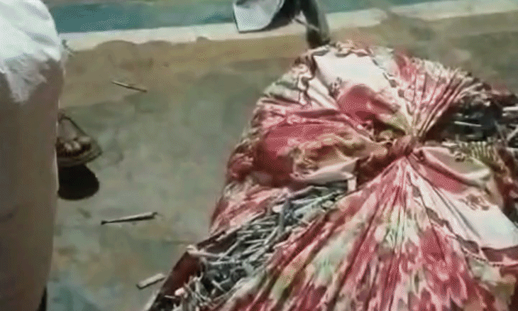 इंदरगढ़ के देलुआ गांव में घर के अंदर चल रहा था अवैध पटाखा निर्माण, पुलिस ने दबिश देकर आरोपी को दबोचा