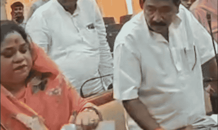 ग्वालियर निगम सदन में हंगामा: भाजपा पार्षदों ने फाड़ा एजेंडा, जलभराव और सड़कों पर बरसे