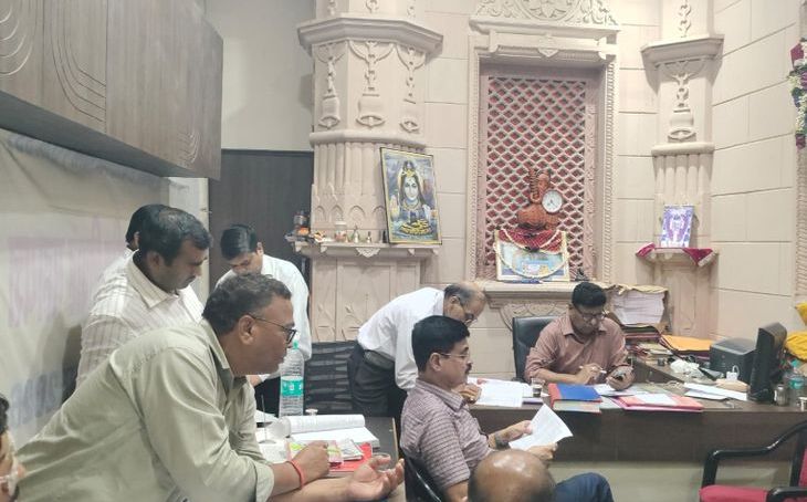 अचलेश्वर मंदिर की कमान प्रशासन के हाथ, कोर्ट के आदेश पर ट्रस्ट कार्यालय सीज और दानपेटियां सील