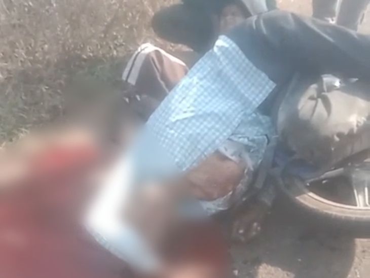 श्योपुर में ओवरलोड पिकअप ने बाइक को कुचला, पिता की मौत और दो बेटियां गंभीर घायल