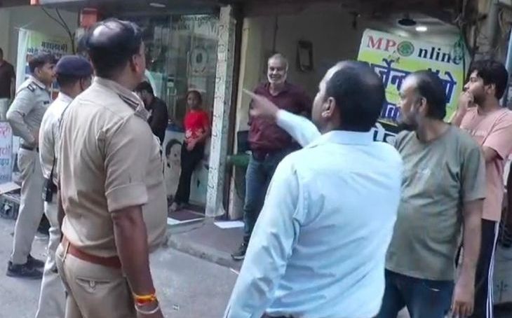 ग्वालियर में दो जगह हिंसक झड़प और फायरिंग, ओल्ड हाईकोर्ट रोड पर वकील की दुकान के बाहर चली गोली