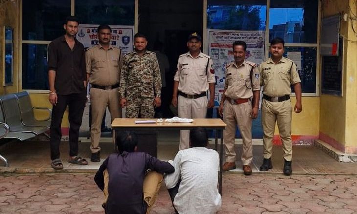 शिवपुरी के करैरा में पुलिस की कार्रवाई, दो लाख से अधिक कीमत की स्मैक के साथ दो तस्कर गिरफ्तार