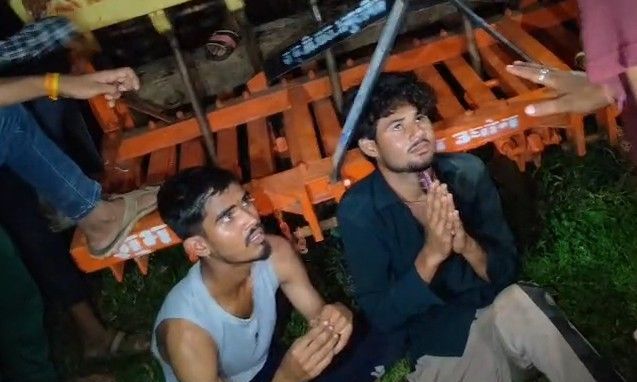 गुना के बमोरी में मात्र 10 मिनट में उड़ी बाइक, सतर्क ग्रामीणों ने घेराबंदी कर दबोचे दो चोर