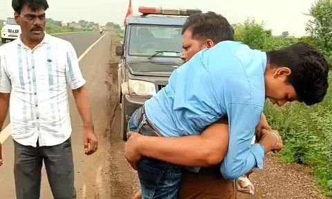 शिवपुरी में एनएच-46 पर हादसा: स्वतंत्रता दिवस समारोह से लौट रहे तीन बाइक सवार छात्र घायल