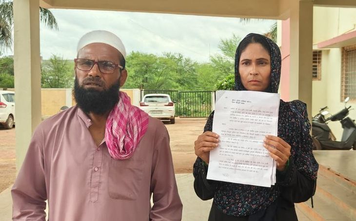 सास-देवर पर FIR: महिला ने पेट्रोल लेकर कंट्रोल रूम में किया आत्मदाह का प्रयास