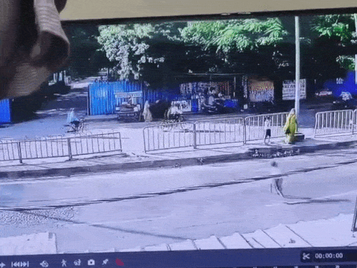 भिंड में दर्दनाक हादसा: मां के साथ दवा लेने आए 9 साल के बच्चे को ट्रैक्टर ने कुचला, थाने के बाहर प्रदर्शन