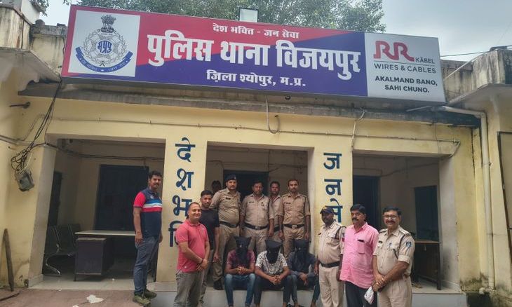 विजयपुर में 24 घंटे के भीतर लूटा गया सामान बरामद, तीन आरोपी पुलिस गिरफ्त में