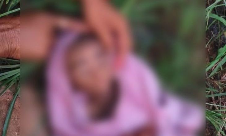 डबरा में मासूम का शव कब्र से निकाल कर घर के बाहर फेंका, दफनाने के विवाद के बाद भड़के परिजनों ने किया चक्काजाम