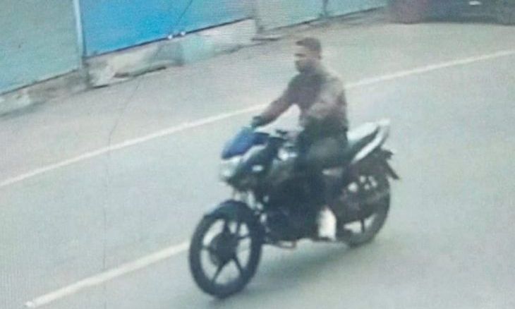 ग्वालियर में ठगी का अजीब खेल: पता पूछने के बहाने बुजुर्ग कारोबारी को नंबर गेम में उलझाया, सोने की अंगूठी ले उड़े बाइक सवार