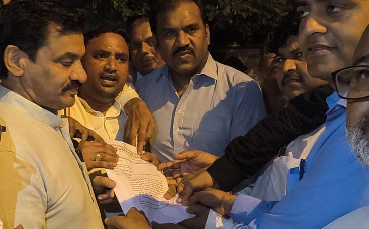भिंड में कांग्रेस का विरोध प्रदर्शन: राहुल गांधी पर दर्ज मामले को लेकर कलेक्ट्रेट पहुंचे कार्यकर्ता, समन्वय की कमी आई नजर