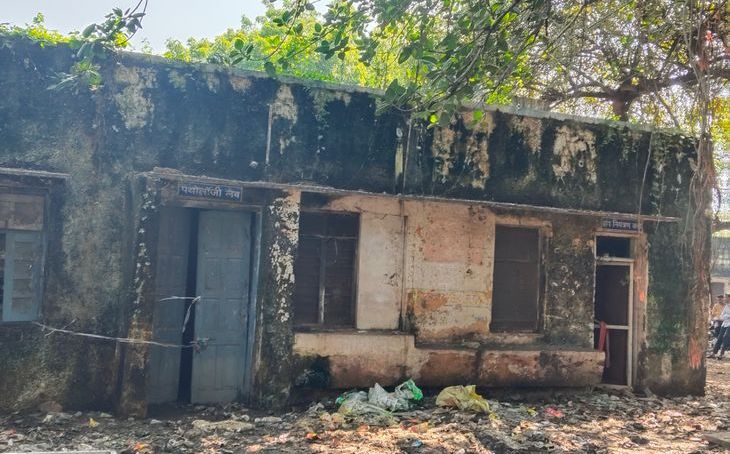 सबलगढ़ में जर्जर हुई चार दशक पुरानी अस्पताल की लैब, कभी भी हो सकती है बड़ी दुर्घटना