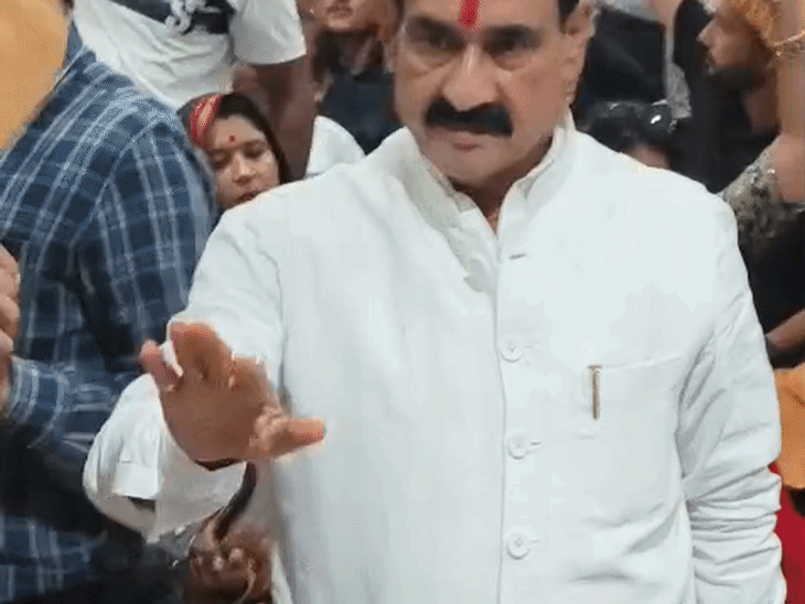 दतिया पहुंचे पूर्व गृह मंत्री डॉ. नरोत्तम मिश्रा, समर्थकों ने लगाए जोरदार नारे