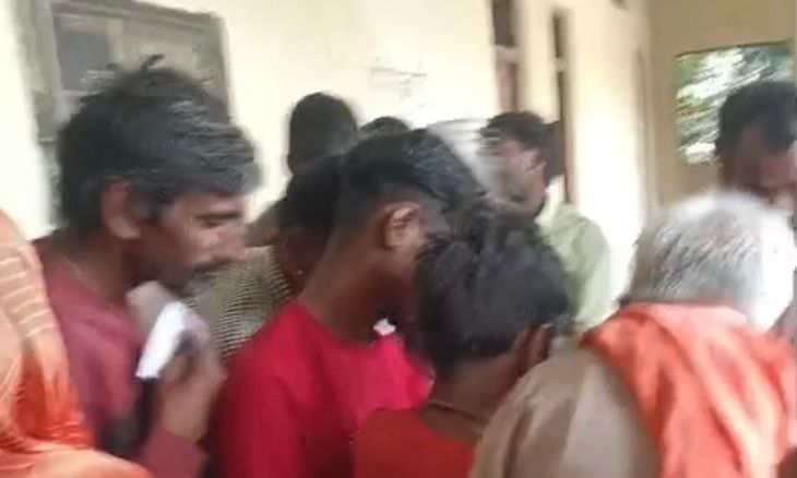 दतिया में त्रयोदशी भोज में रसगुल्ले खाने से हजार लोग बीमार, गांव में लगा स्वास्थ्य शिविर