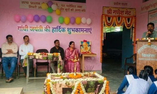 मुंगावली के शासकीय हाई स्कूल बिल्हेरु में उत्साह से मनाई गई गांधी और शास्त्री जयंती, छात्राओं के भाषणों ने मोहा मन