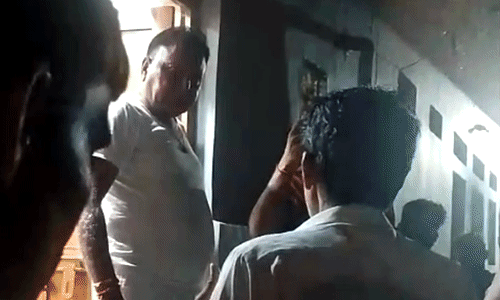 करैरा विधायक के आवास पर बवाल: समर्थकों ने पूर्व विधायक और सरपंच समेत अन्य पर दर्ज कराई शिकायत