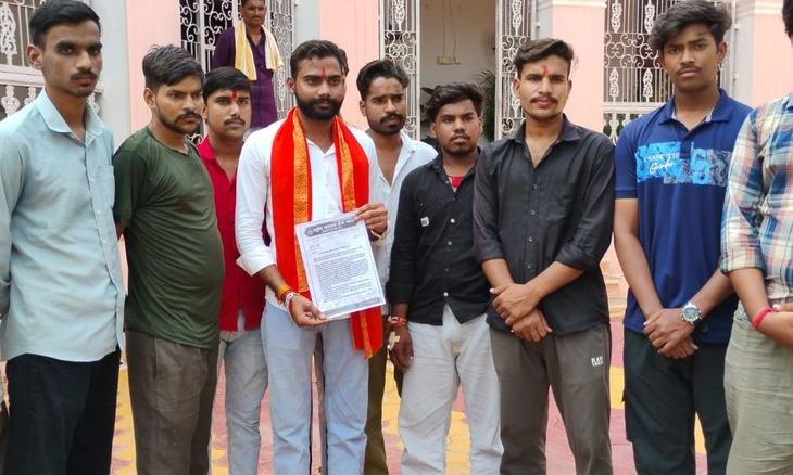 शिवपुरी में गणेश उत्सव पर मांस और मटन की दुकानें बंद रखने की मांग, सनातन सेना ने सौंपा ज्ञापन