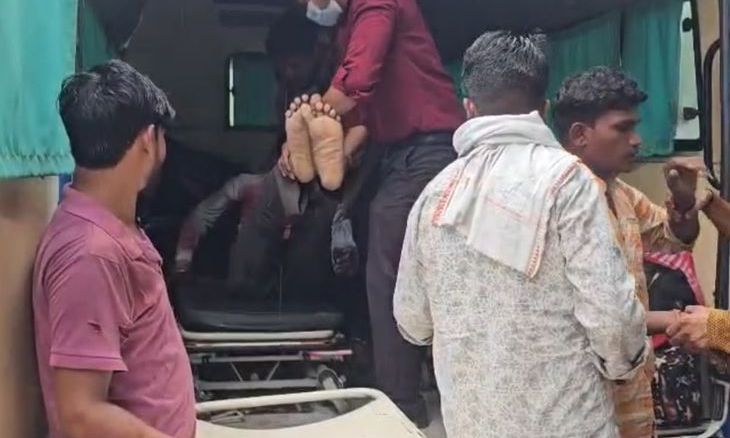 डबरा-ग्वालियर हाईवे पर स्कॉर्पियो-कंटेनर भिड़ंत: आठ मजदूर घायल, दो की हालत गंभीर