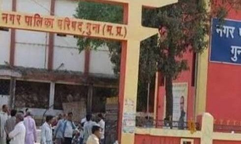 गुना नगरपालिका में पटवारी की तैनाती के बावजूद नहीं घटे नामांतरण के मामले, 900 से ज्यादा फाइलें लंबित