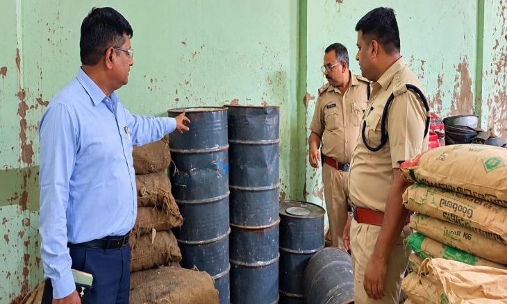 ग्वालियर में त्योहारों से पहले पुलिस की बड़ी कार्रवाई, ट्रांसपोर्ट नगर के गोदामों से 645 किलो प्रतिबंधित कैल्शियम कार्बाइड बरामद