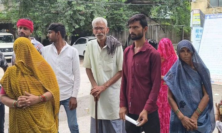 दतिया में घर के बाहर ताबड़तोड़ फायरिंग और तोड़फोड़, एसपी ऑफिस पहुंचे पीड़ित